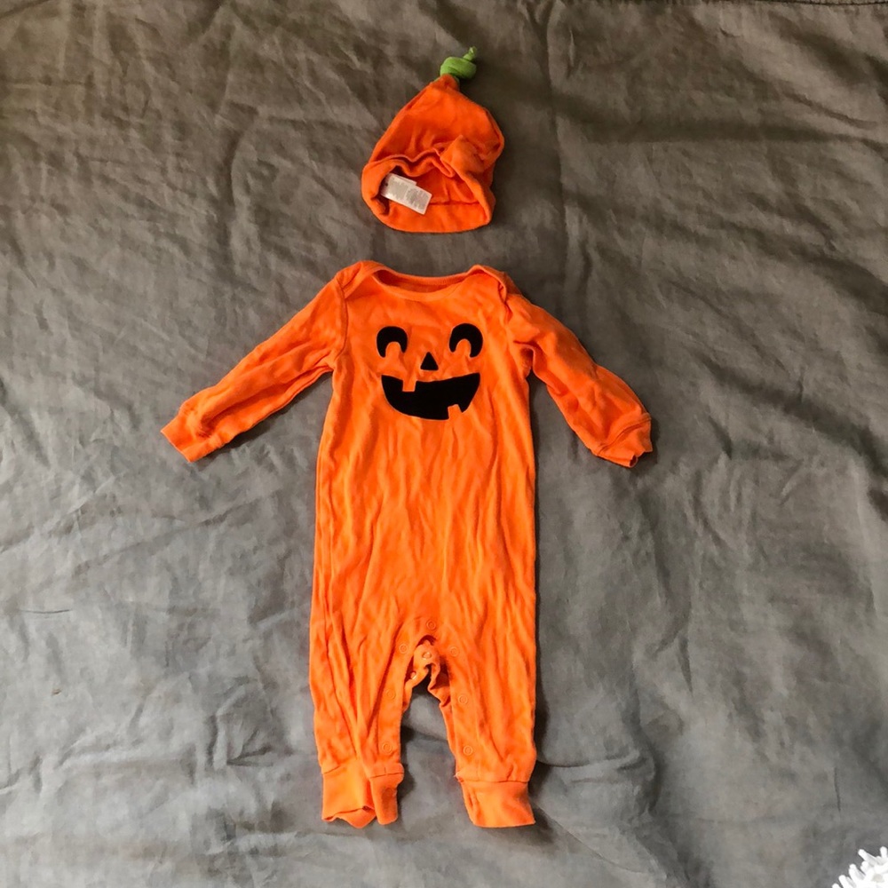 Carter’s Pumpkin Romper With Hat 9 months
